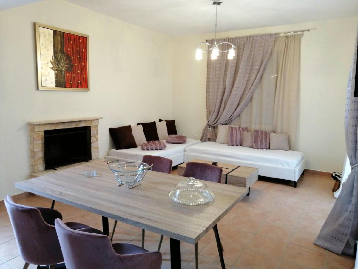 MalvaziosVillas Gythio Esterno foto